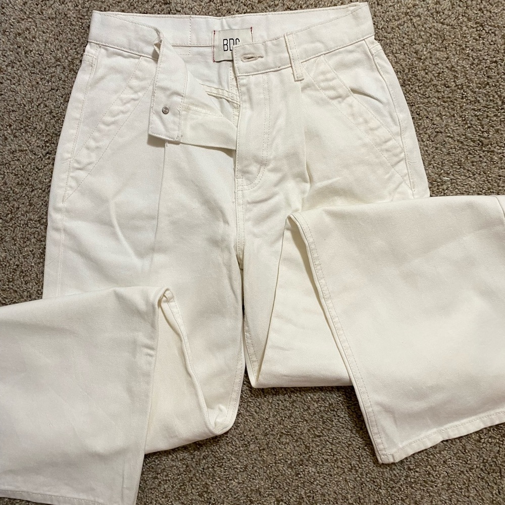 White BDG Urban Outfitters Jeans wide leg / straight leg size 26!